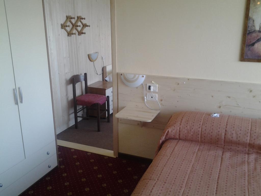Hotel Poggio D'Oro Riva di Solto Chambre photo
