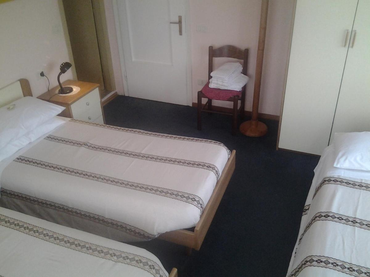 Hotel Poggio D'Oro Riva di Solto Chambre photo