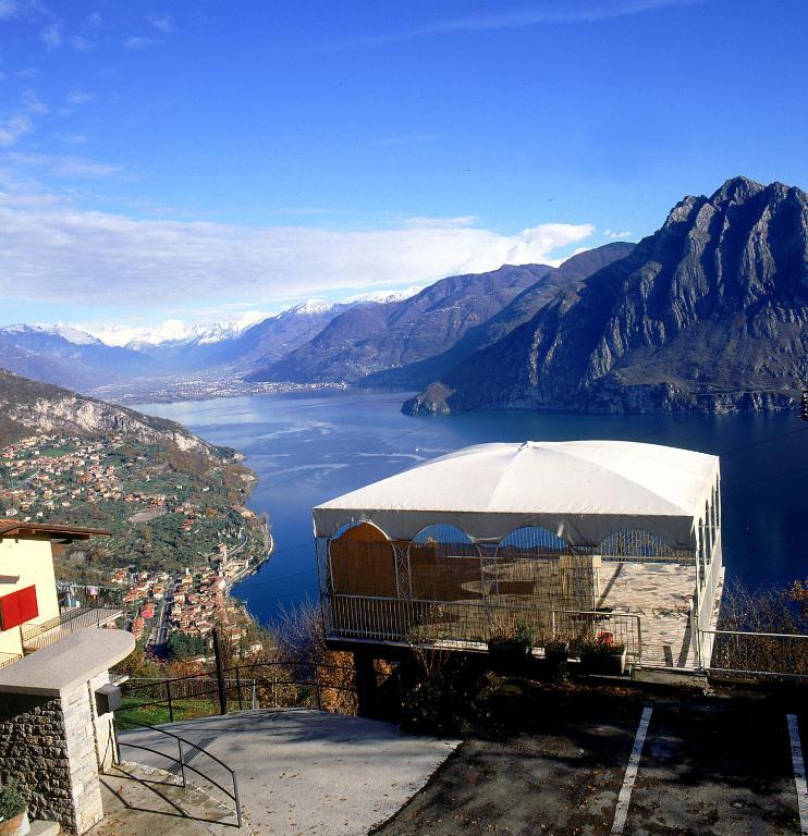 Hotel Poggio D'Oro Riva di Solto Extérieur photo