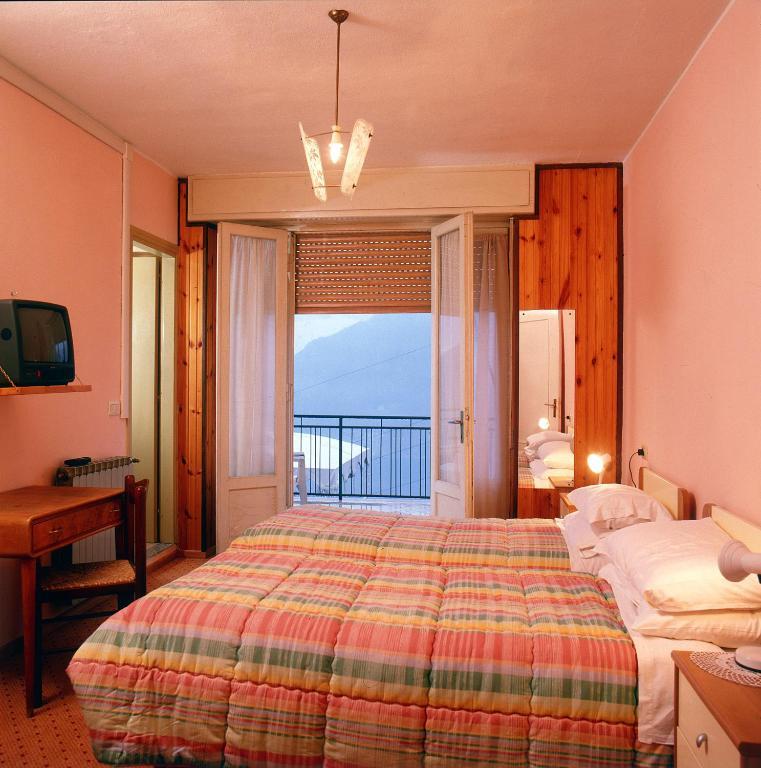 Hotel Poggio D'Oro Riva di Solto Chambre photo