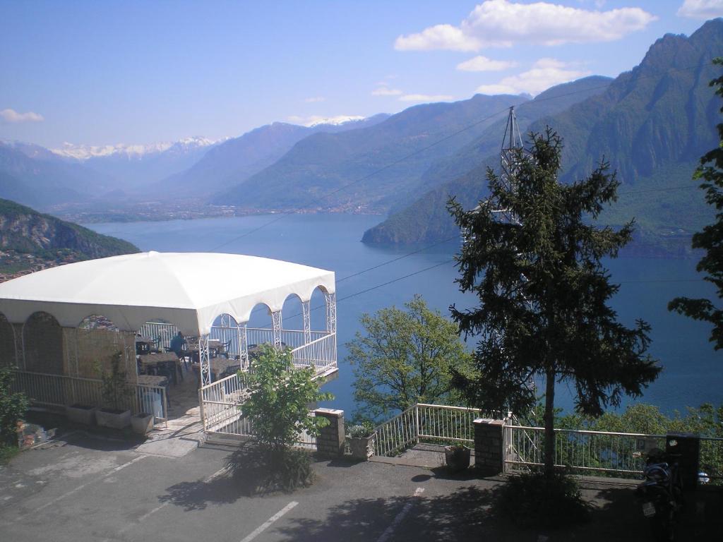 Hotel Poggio D'Oro Riva di Solto Extérieur photo