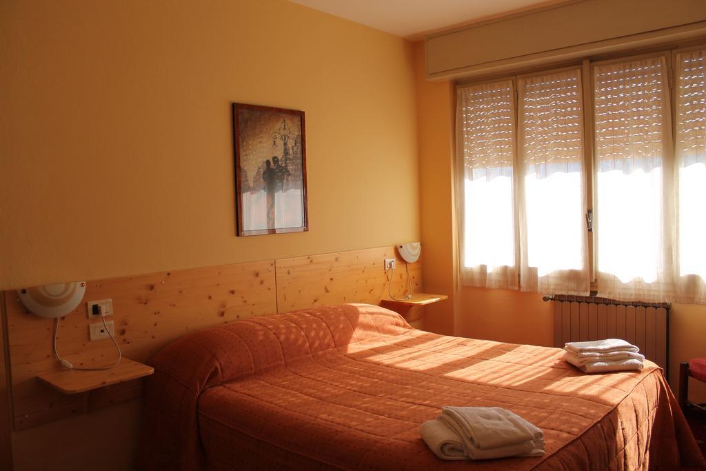 Hotel Poggio D'Oro Riva di Solto Extérieur photo