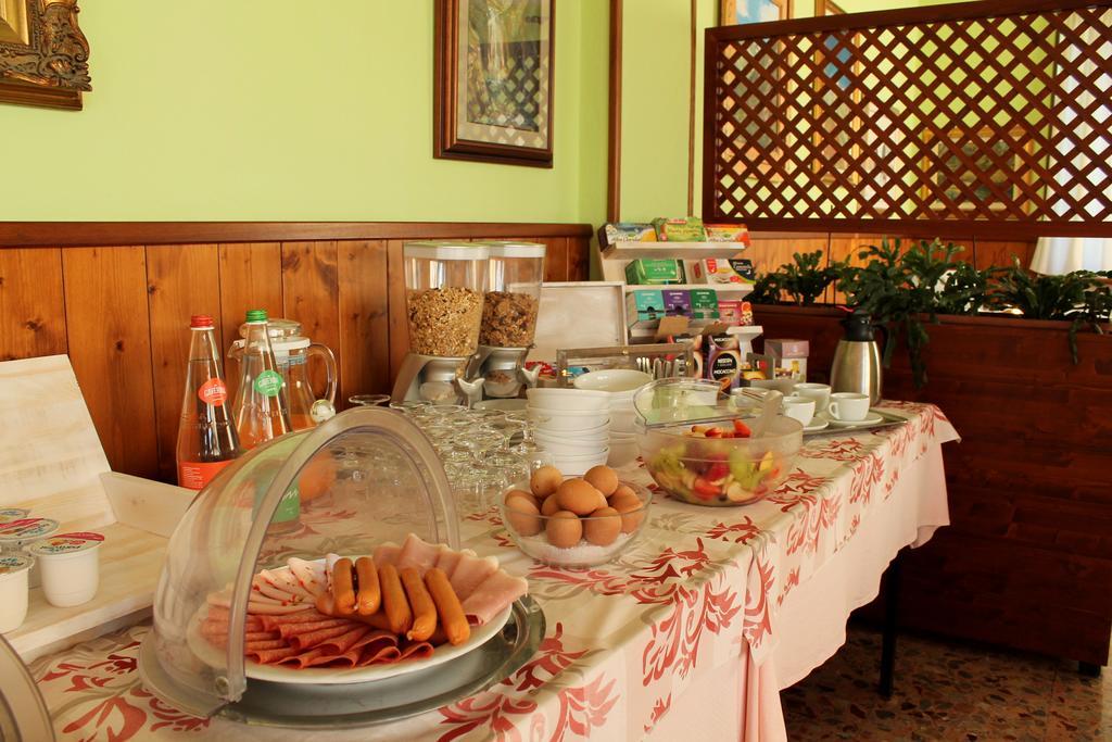 Hotel Poggio D'Oro Riva di Solto Extérieur photo