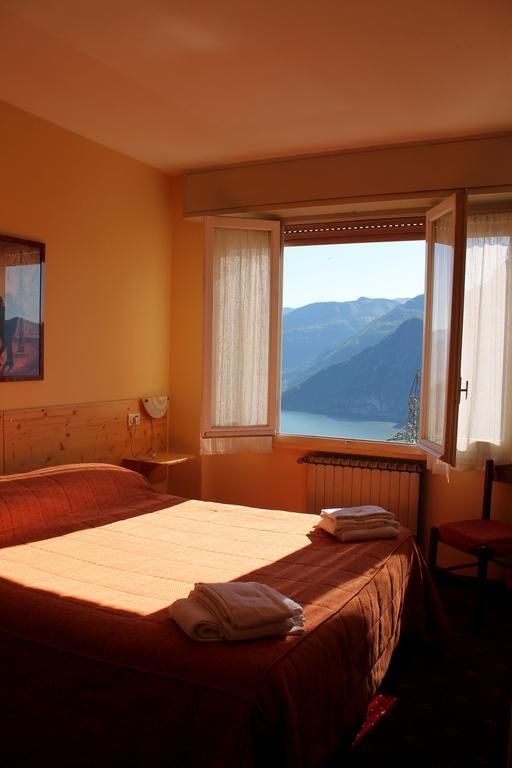 Hotel Poggio D'Oro Riva di Solto Extérieur photo