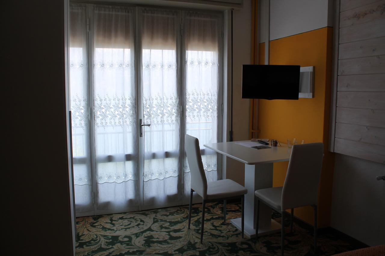 Hotel Poggio D'Oro Riva di Solto Extérieur photo
